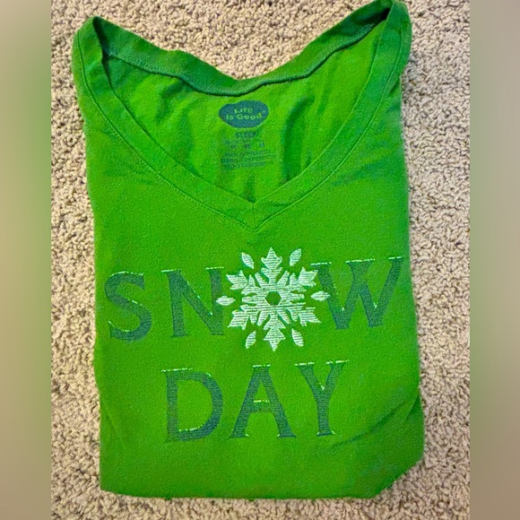 Life Is Good “SNOW DAY” Women's V-Neck Christmas Themed Sleep Shirt | Medium - Picture 1 of 6